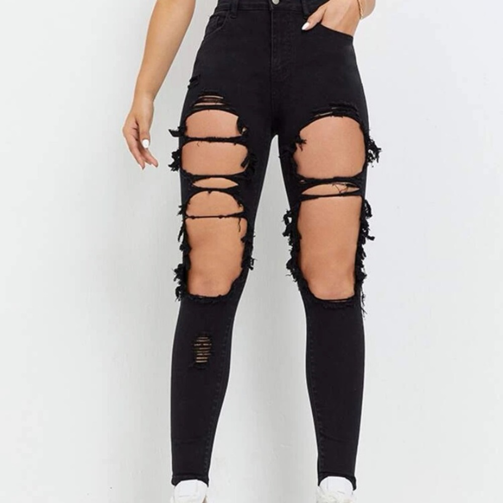 Womens black skinny jeans <3